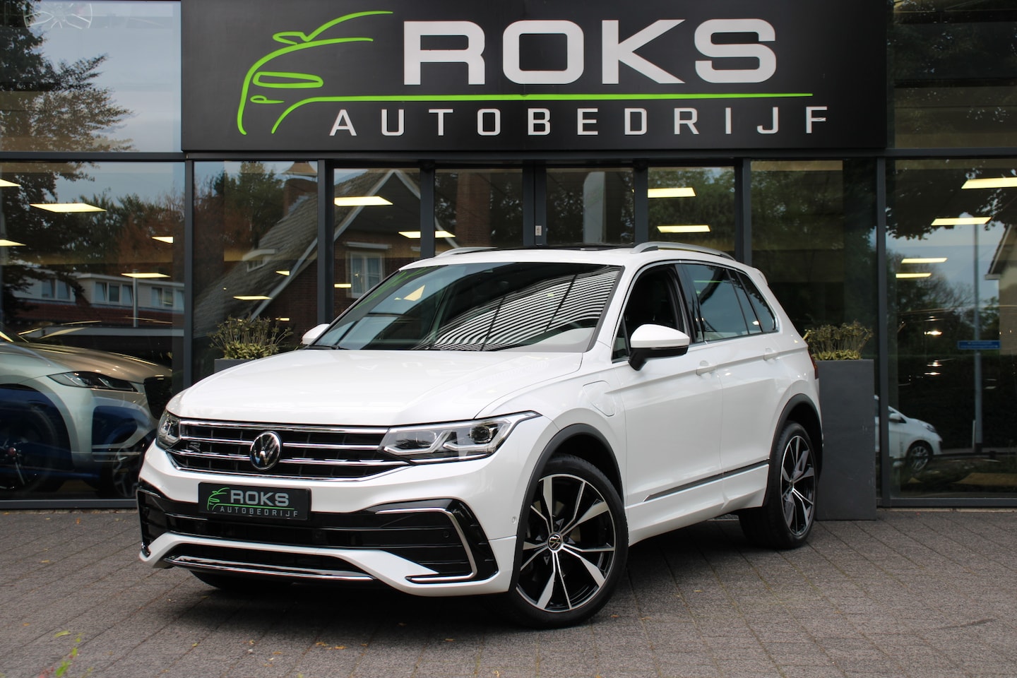 Volkswagen Tiguan - 1.4 TSI eHybrid R-Line Business Navi/Camera/Keyless/Head-up/Sfeerverlichting/Virtual/IQ/Pa - AutoWereld.nl