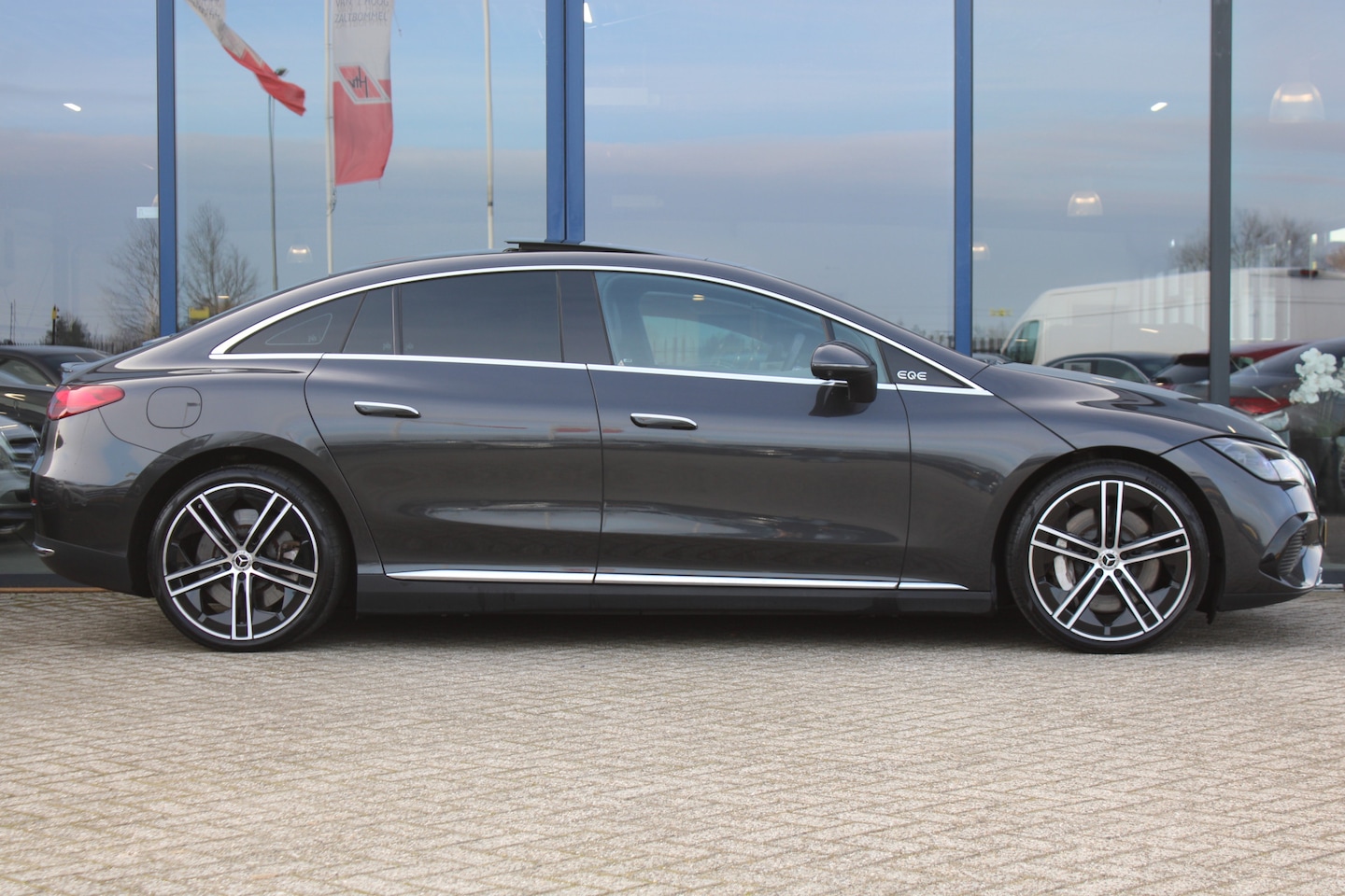 Mercedes-Benz EQE - 350+ Luxury Line 91 kWh PANORAMADAK LEDER MEMORY BURMESTER HIGH-END LUCHTVERING ACHTERASBE - AutoWereld.nl