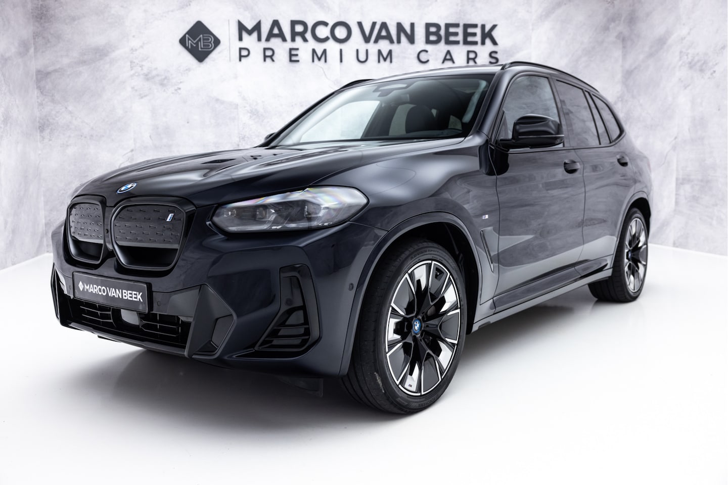 BMW iX3 - High Executive 80 kWh | M-Sport | Pano | Memory | Harman-Kardon - AutoWereld.nl