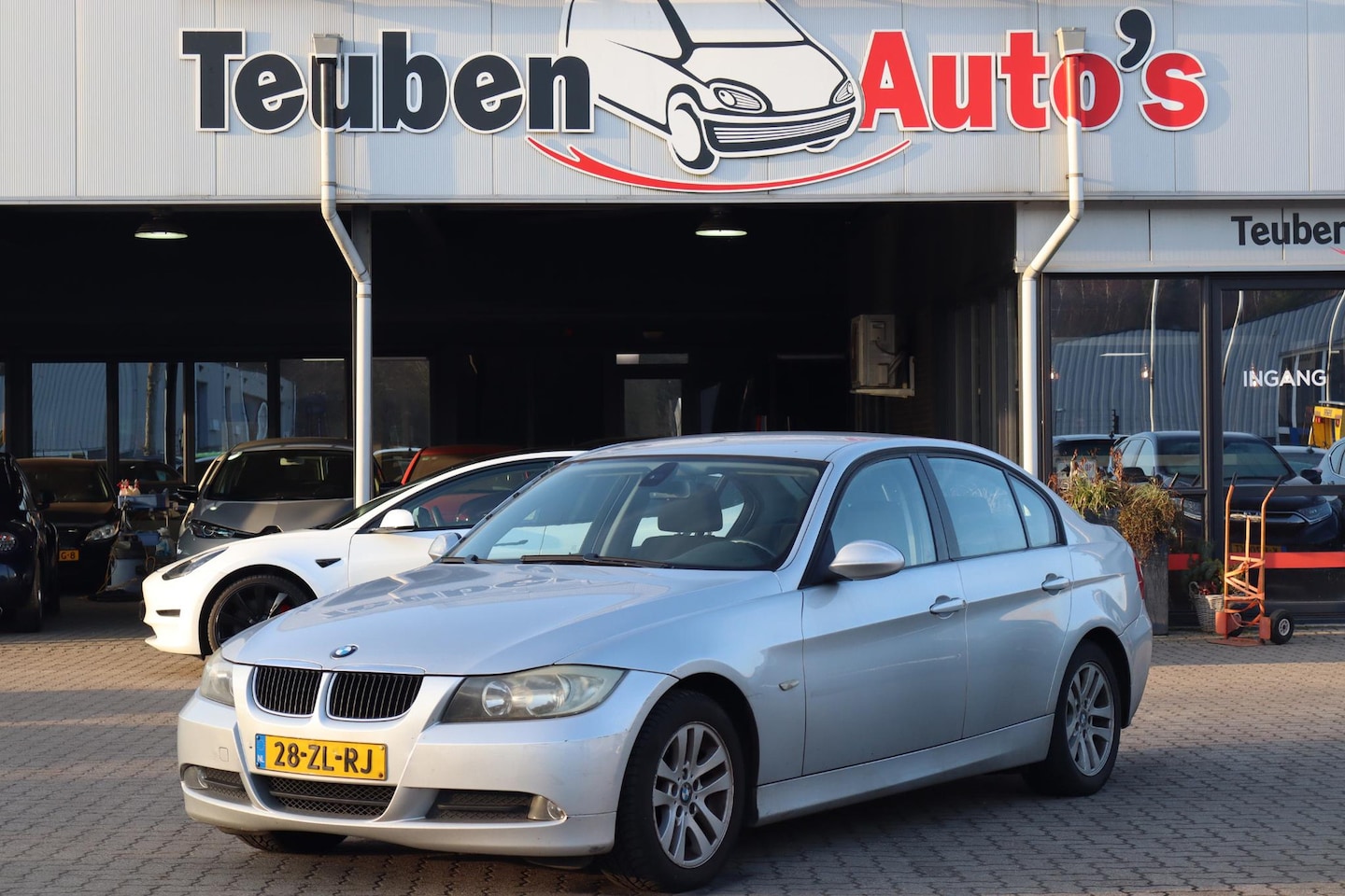 BMW 3-serie - 318d Executive 318d Executive (Massavliegwiel goed hoorbaar), Climate control, Radio cd speler, Elektrisc - AutoWereld.nl