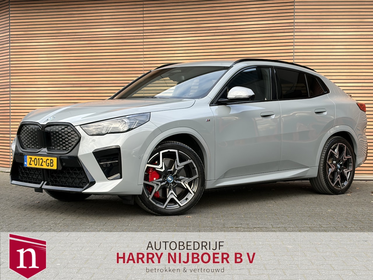 BMW iX2 - eDrive20 67 kWh Harman/kardon / Trekhaak  / M sport Pro / M-Technic stoel enz enz - AutoWereld.nl