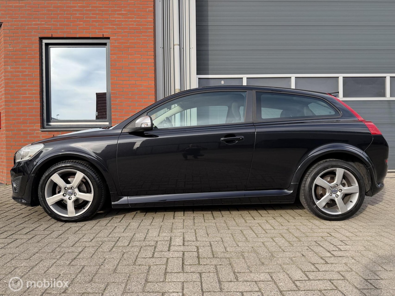 Volvo C30 - 2.0 R-Design - leder - bodykit - 09-2011 - AutoWereld.nl
