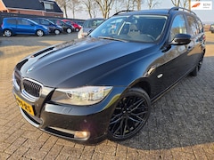 BMW 3-serie Touring - 318i 2009. Climate/Cruise/Stoelverwarming/Panorama/Trekhaak etc.. APK 01-2027