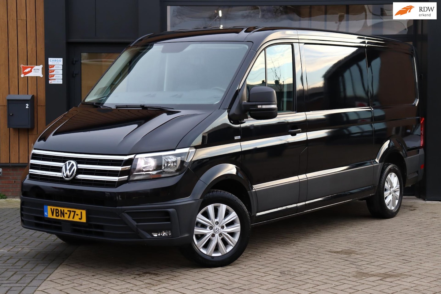 Volkswagen Crafter - 35 2.0 TDI L3H2 DC Highline | Eerste Eigenaar | 177 PK | Cruise | Navi | Camera | Stoelver - AutoWereld.nl