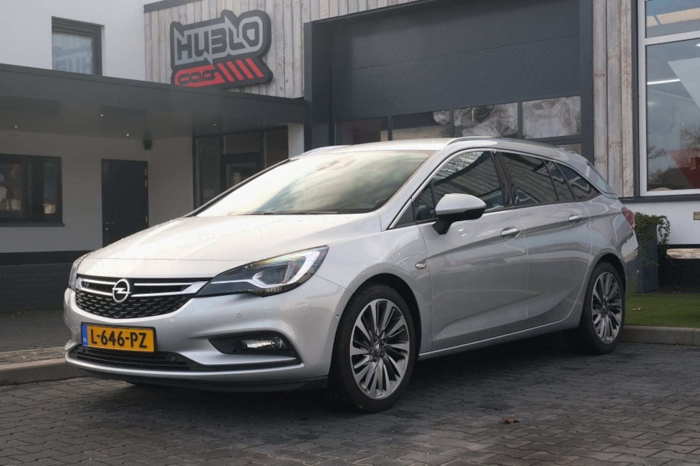 Opel Astra Sports Tourer - 1.6 Innovation 1.6 Innovation 200Pk, Leder, Trekhaak, Camera - AutoWereld.nl