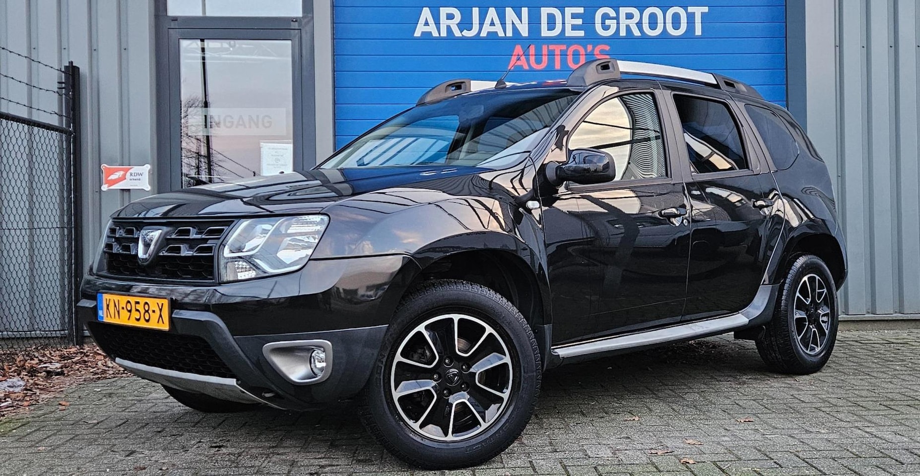 Dacia Duster - 1.2 TCe 4x2 Blackshadow Navi Cruise Leder Trekhaak NAP! - AutoWereld.nl