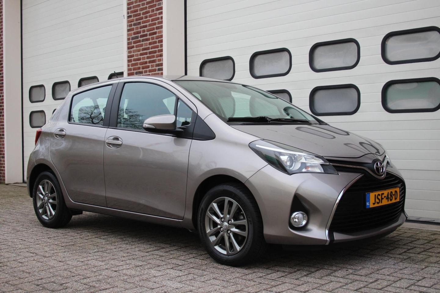 Toyota Yaris - 1.3 VVT-i Dynamic * Automaat / Navi / Camera * - AutoWereld.nl