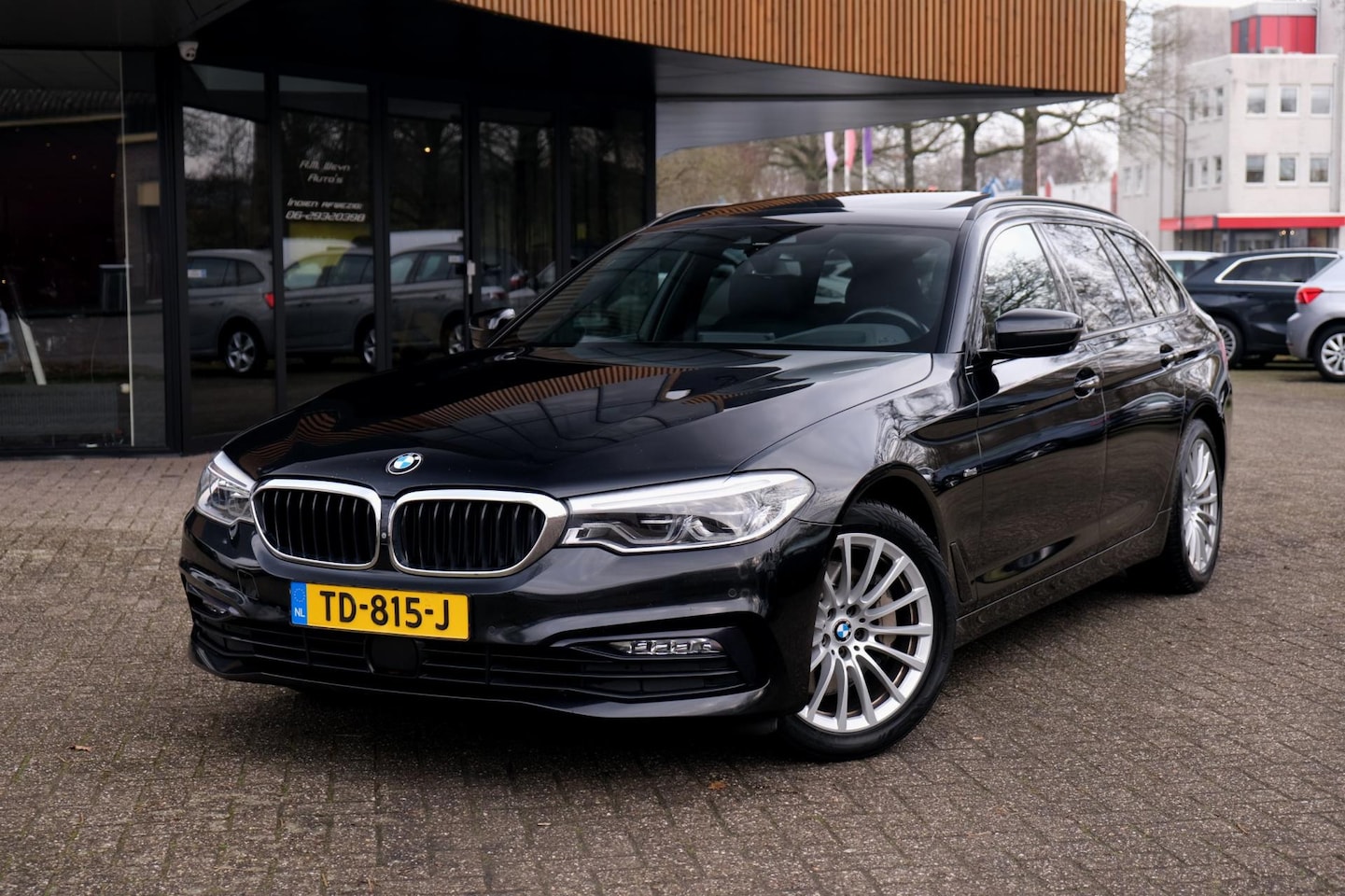 BMW 5-serie Touring - 530d High Executive Sport HUD Pano ACC 360° Carplay Stuurwielverwarming Trekhaak Lane - AutoWereld.nl