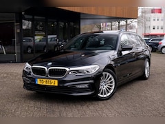 BMW 5-serie Touring - 530d High Executive Sport HUD Pano ACC 360° Carplay Stuurwielverwarming Trekhaak Lane