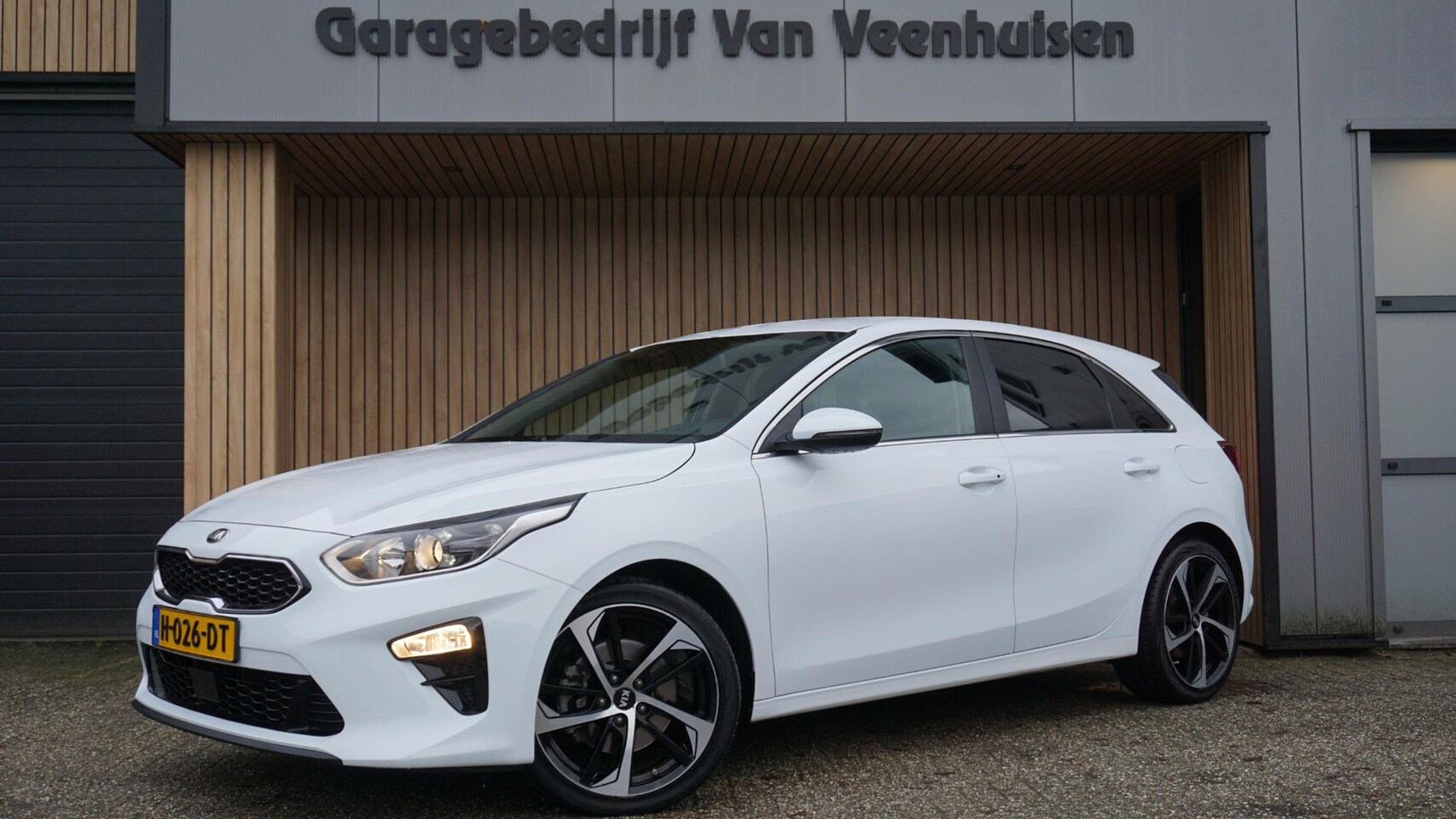 Kia Cee'd - Ceed 1.0 T-GDi 120pk Dynamic Plus-Line H-Leder 18inch LM Keyless LED Stoel & Stuurverwarmi - AutoWereld.nl