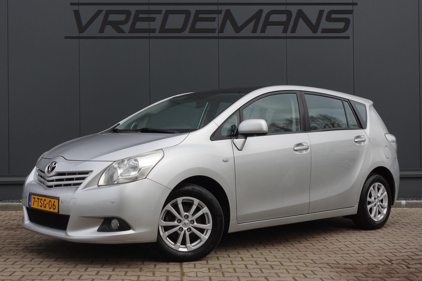 Toyota Verso - 1.8 VVT-i Business PANO/DEALERONDERH. - AutoWereld.nl