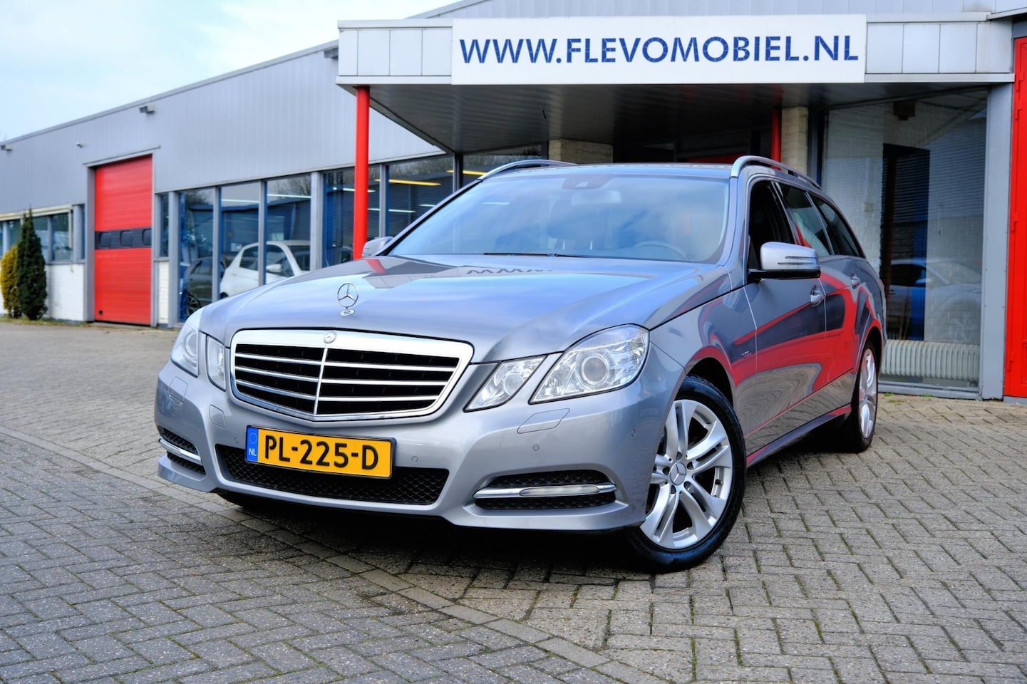 Mercedes-Benz E-klasse Estate - 200 CGI Business Class Avantgarde Aut. Xenon|Leder|Navi|LMV - AutoWereld.nl