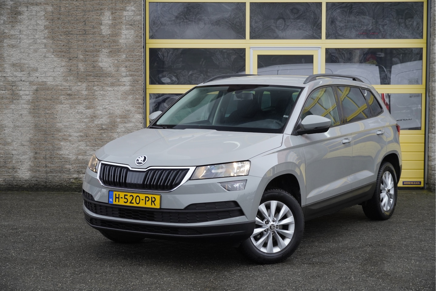 Skoda Karoq - 1.0 TSI Ambition BJ2020 Lmv 16" | Led | Pdc | Elek. trekhaak | App-Connect | Airco | Cruis - AutoWereld.nl