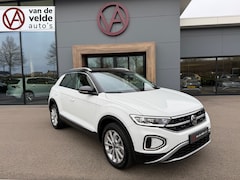 Volkswagen T-Roc - 1.5 TSI 150pk DSG Style | Trekhaak | Navi | IQ light | Adapt. Cruise | Rijklaar incl. gara