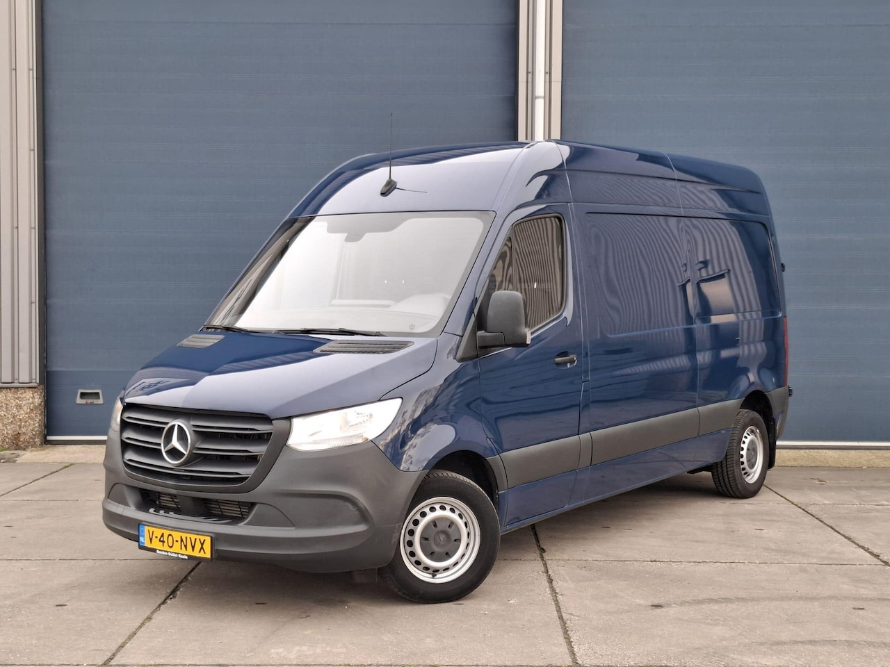 Mercedes-Benz Sprinter - 311 CDI GB L2 FWD Functional 3.5T / AIRCO / CAMERA / 3 ZITS / DEALER ONDERHOUDEN / NAVI - AutoWereld.nl