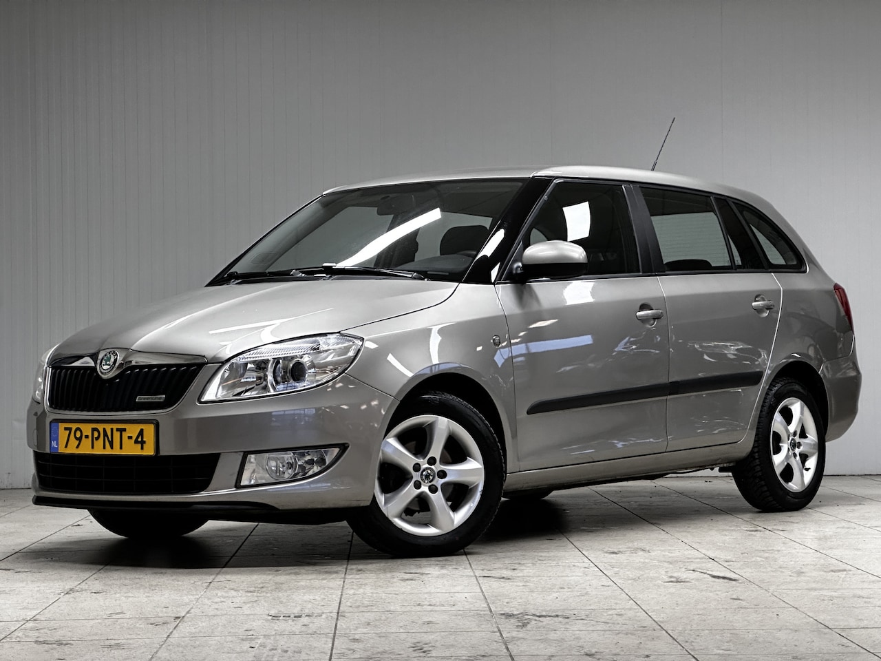 Skoda Fabia Combi - 1.2 TDI Greenline/ Trekhaak/ 15'' LMV/ Airco/ Cruise/ Radio-CD AUX/ Elek. pakket/ Isofix/ - AutoWereld.nl