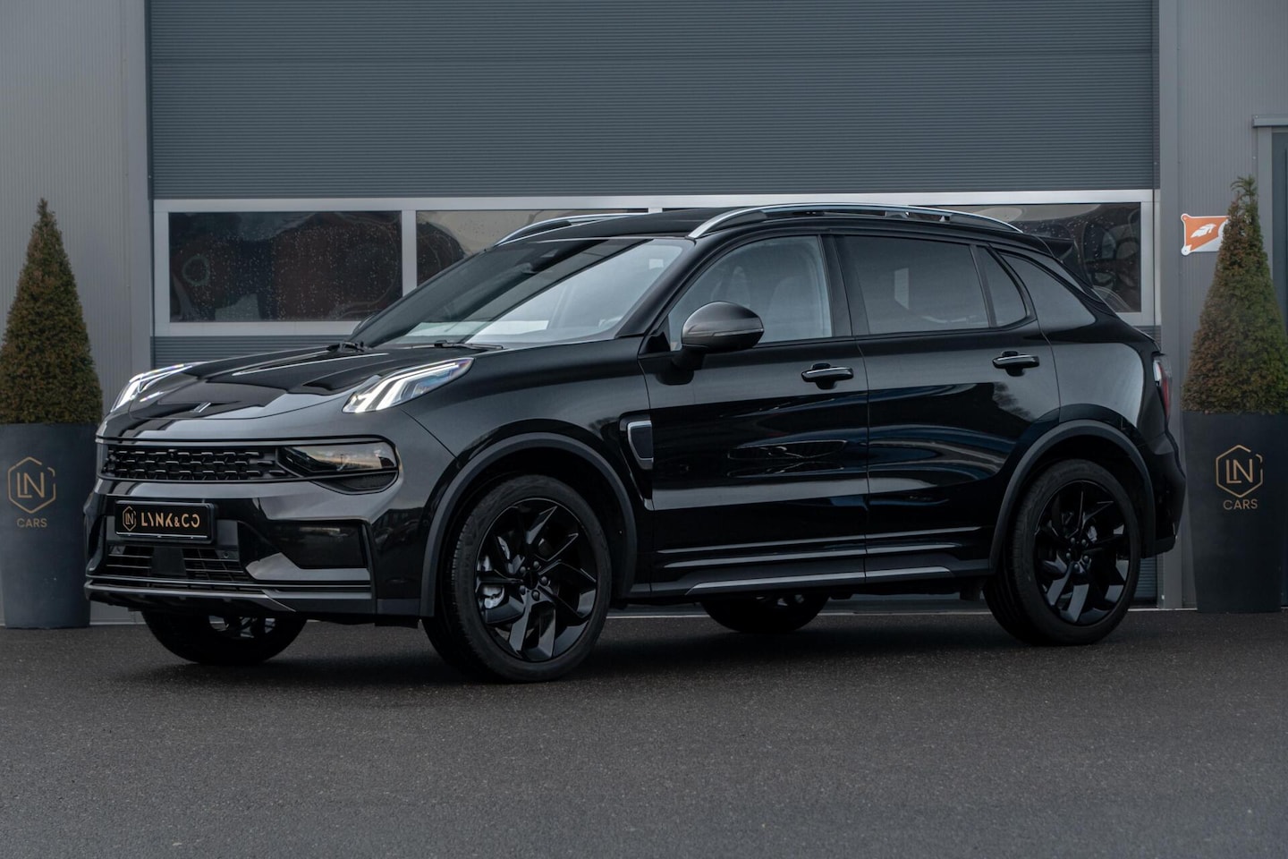 Lynk & Co 01 - 1.5 | Leder | Pano | Black| Apple Carplay | DAB - AutoWereld.nl