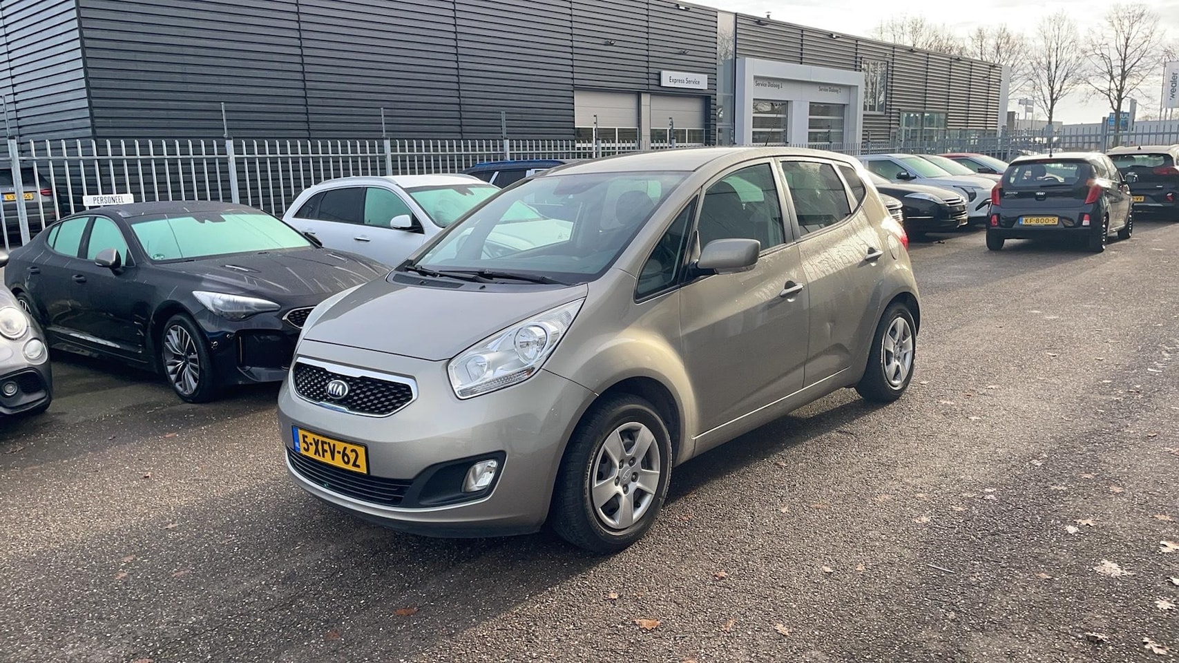 Kia Venga - 1.4 CVVT ExecutiveLine Nav | Climate Control | Cruise Control | Achteruitrijcamera | - AutoWereld.nl