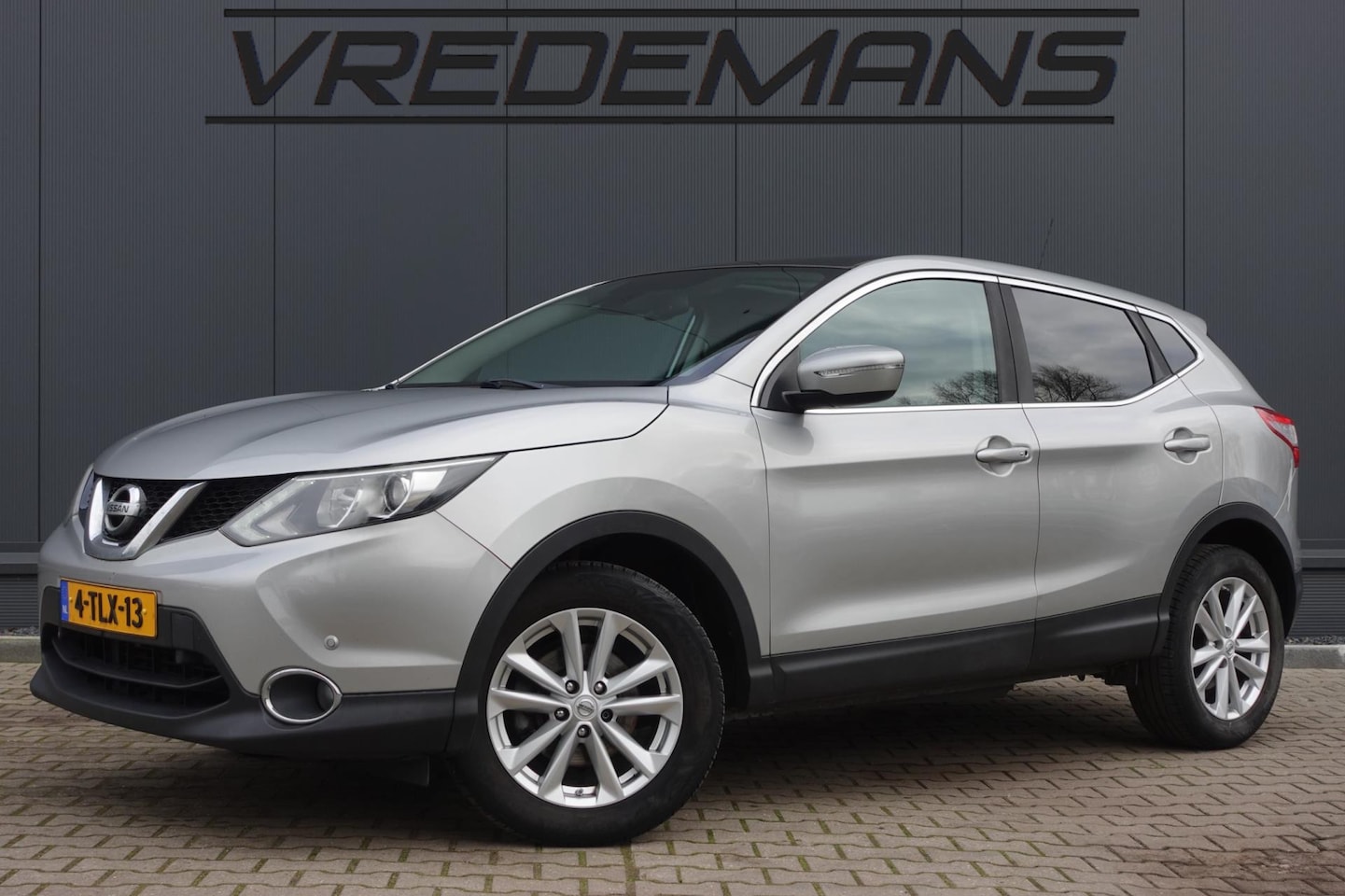 Nissan Qashqai - 1.5 dCi Connect Edition PANO / NAVI - AutoWereld.nl