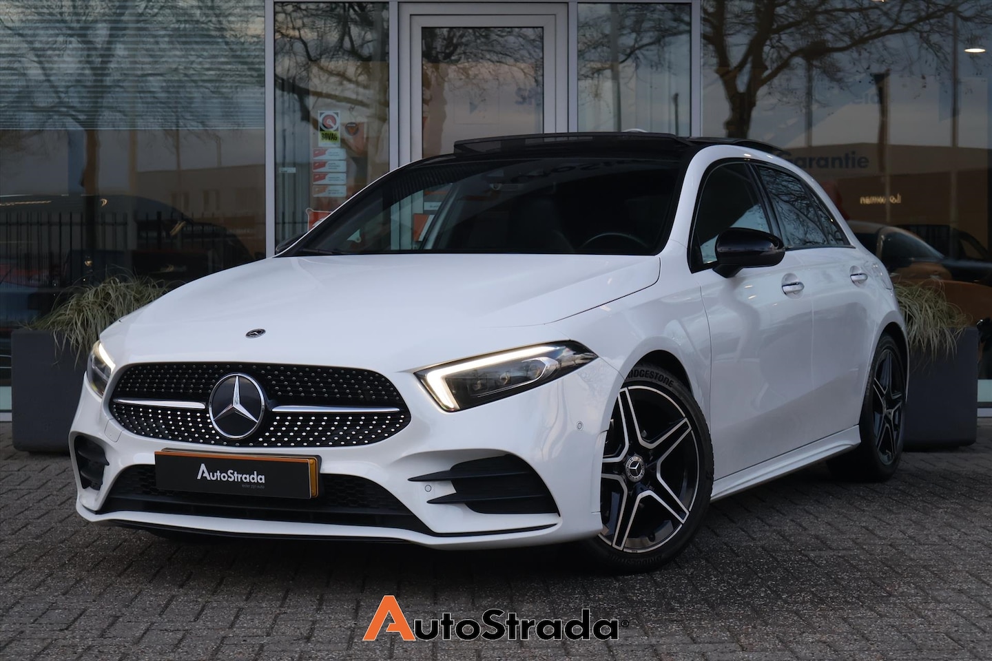 Mercedes-Benz A-klasse - A 180 AMG-Line 136pk | Cruise | Climate | Memory | Sfeer | Multibeam | Pano | Keyless | Ca - AutoWereld.nl