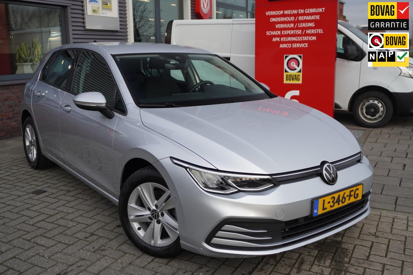 Volkswagen Golf - 1.5 TSI Life / ACC / Carplay / Camera / Intrieurverlichting / Dealer onderhouden - AutoWereld.nl