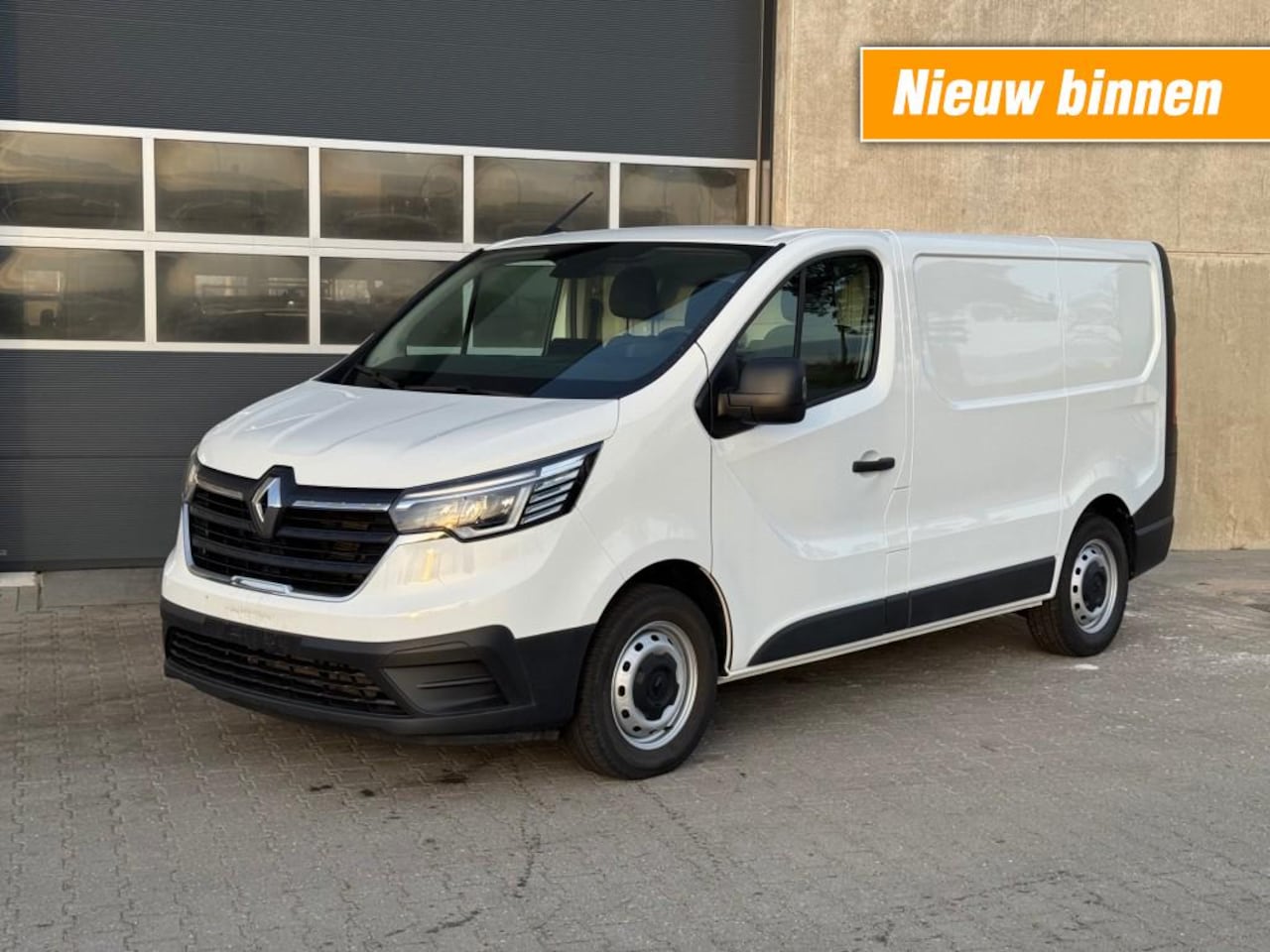 Renault Trafic - 2.0 D 130pk  L1H1 - Navi/Apple carplay/Android auto - Camera -  All Season banden - AutoWereld.nl