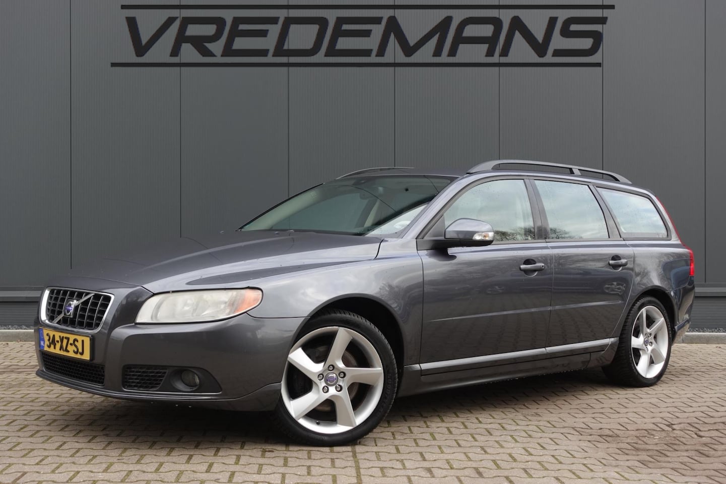 Volvo V70 - 2.4 D5 Momentum 2.4 D5 Momentum - AutoWereld.nl