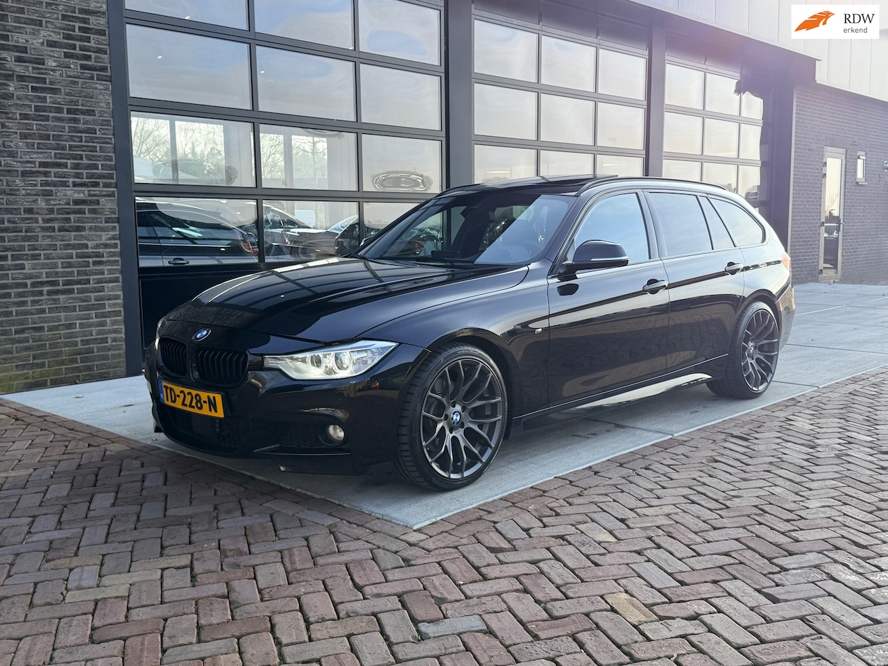 BMW 3-serie Touring - 330d High Executive | M Pakket | Pano | Alcantara | HUD | Keyless | - AutoWereld.nl