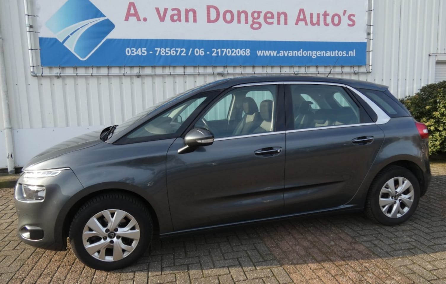 Citroën C4 Picasso - 1.2 PureTech Selection 1.2 PURETECH SELECTION,Navi,Camera,PDC,Trhaak - AutoWereld.nl