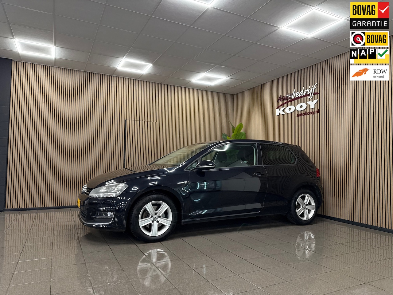 Volkswagen Golf - 1.4 TSI ACT Highline * Panoramadak / Dealer onderhouden / Navigatie / NL Auto * - AutoWereld.nl