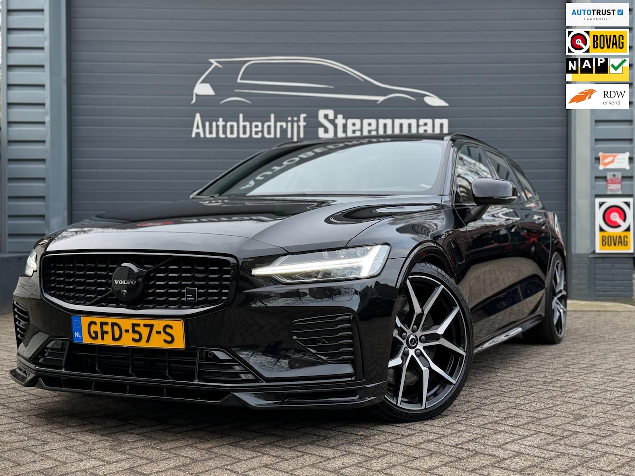 Volvo V60 - 2.0 T8 Plug-in Hybrid AWD Polestar Engineered Heico - AutoWereld.nl