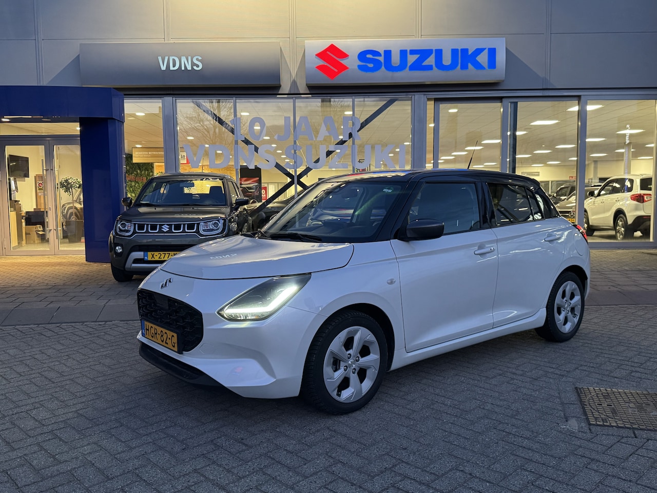 Suzuki Swift - 1.2 Select Smart Hybrid CVT Automaat Fabrieksgarantie tot 2035! - AutoWereld.nl