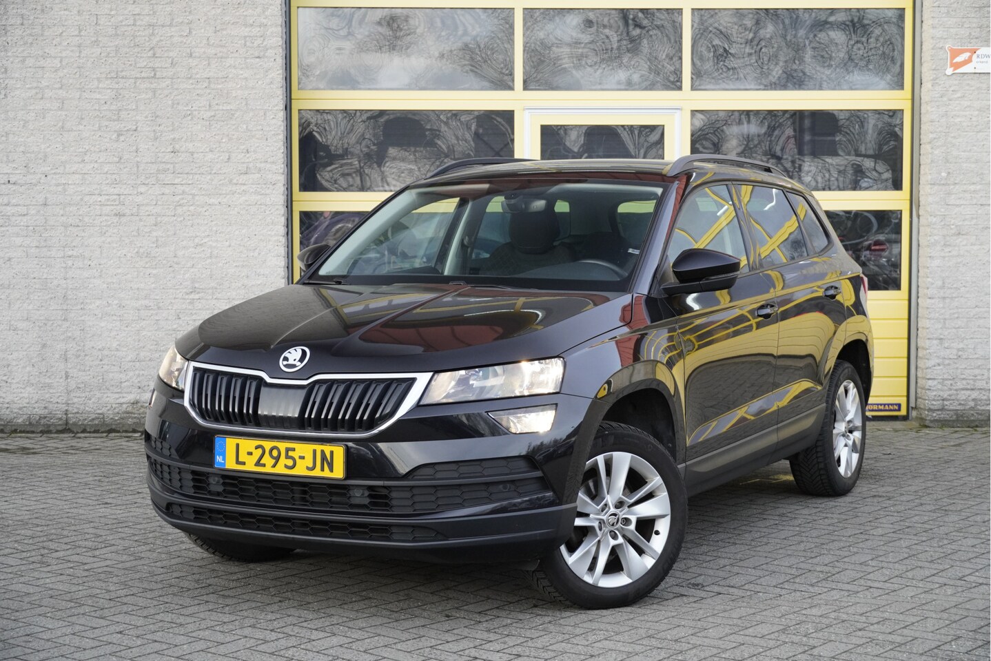 Skoda Karoq - 1.0 TSI Business Edition BJ2021 Lmv 17" | Led | Pdc | Navi | App-Connect | Climate control - AutoWereld.nl
