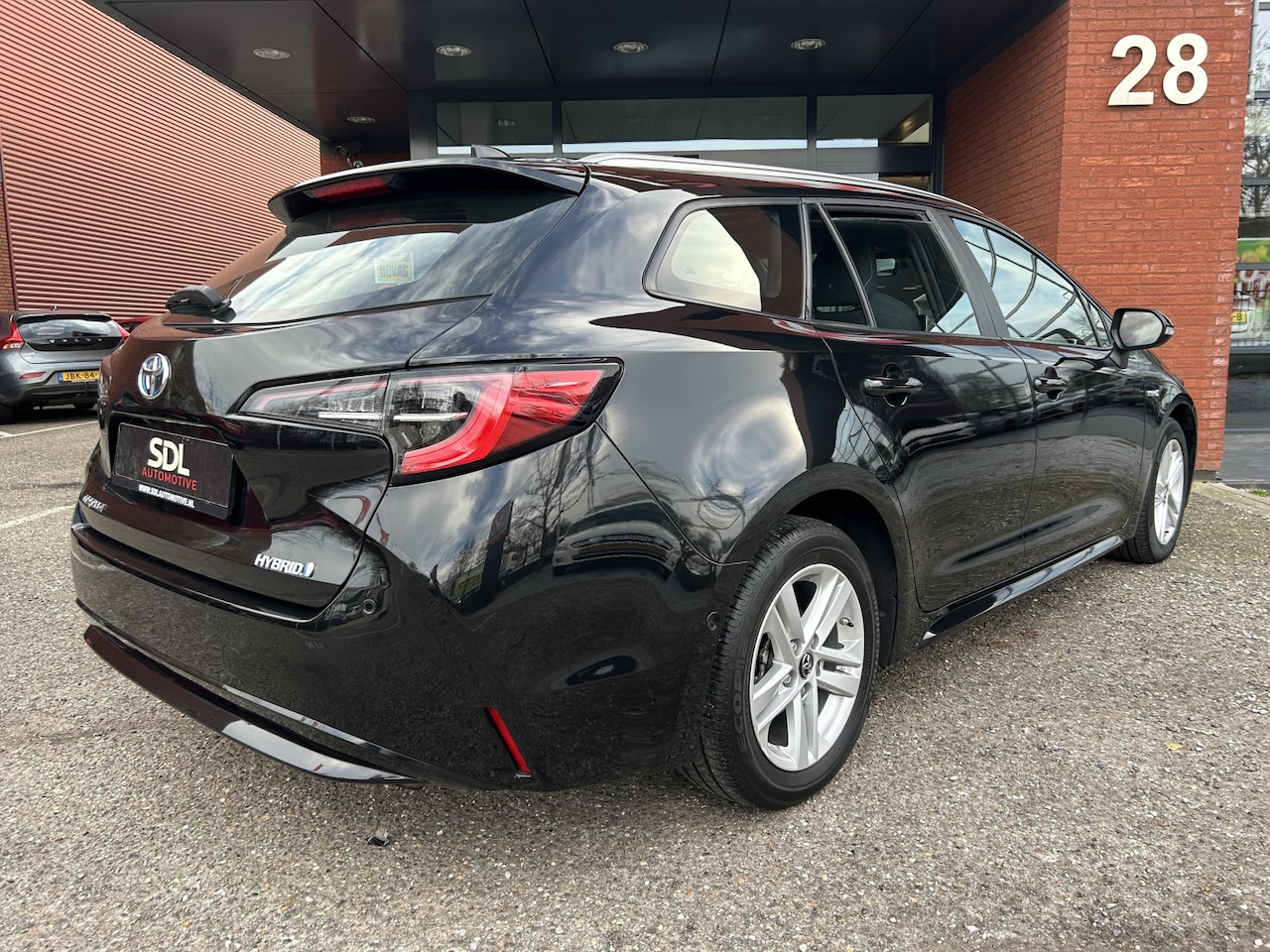 Toyota Corolla Touring Sports - 1.8 Hybrid Dynamic // FULL LED // NAVI // CAMERA // KEYLESS // ADAPTIVE CRUISE // PDC V+A - AutoWereld.nl