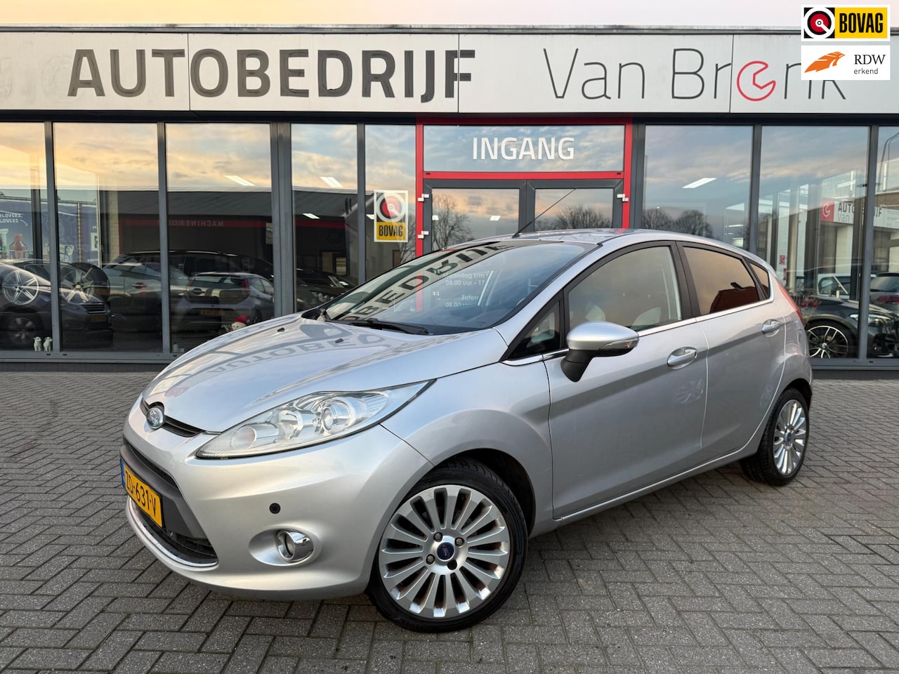 Ford Fiesta - 1.6 Ghia | Leder | Nieuwe APK | Winter pakket - AutoWereld.nl