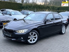 BMW 3-serie - 328i Upgrade Edition|Nieuwe Ketting|Leder|Dealer OH|Navigatie|Xenon|Airco|Cruise control