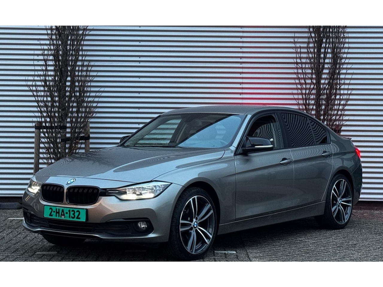 BMW 3-serie - 318i Luxury Line Leder / 19"LMV / GARANTIE - AutoWereld.nl