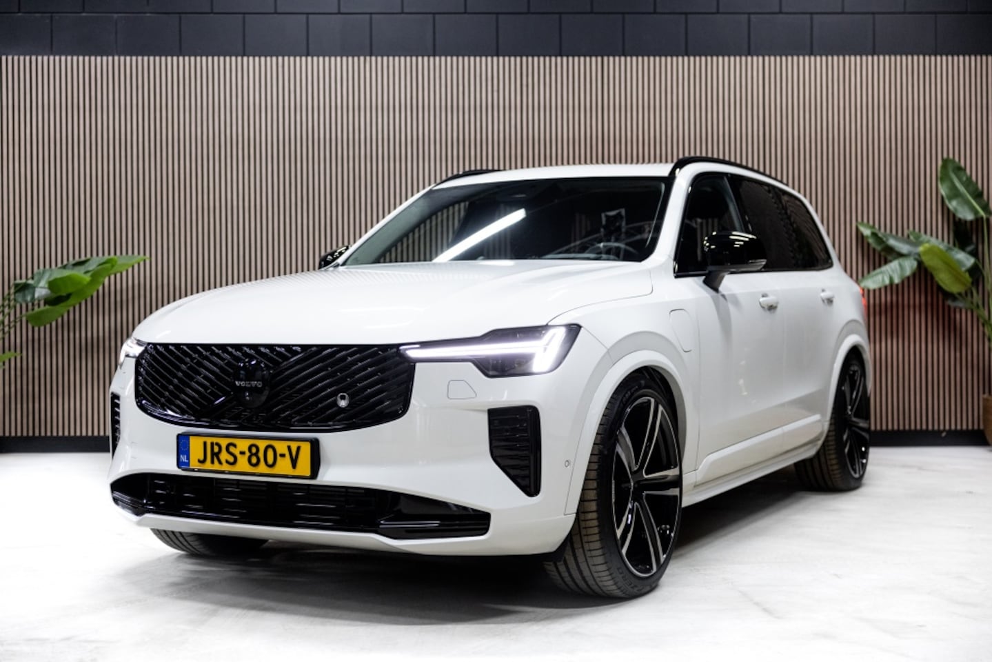 Volvo XC90 - T8 Ultra Dark Heiko Plug-In Hybrid AWD | Luchtvering | Massage | - AutoWereld.nl