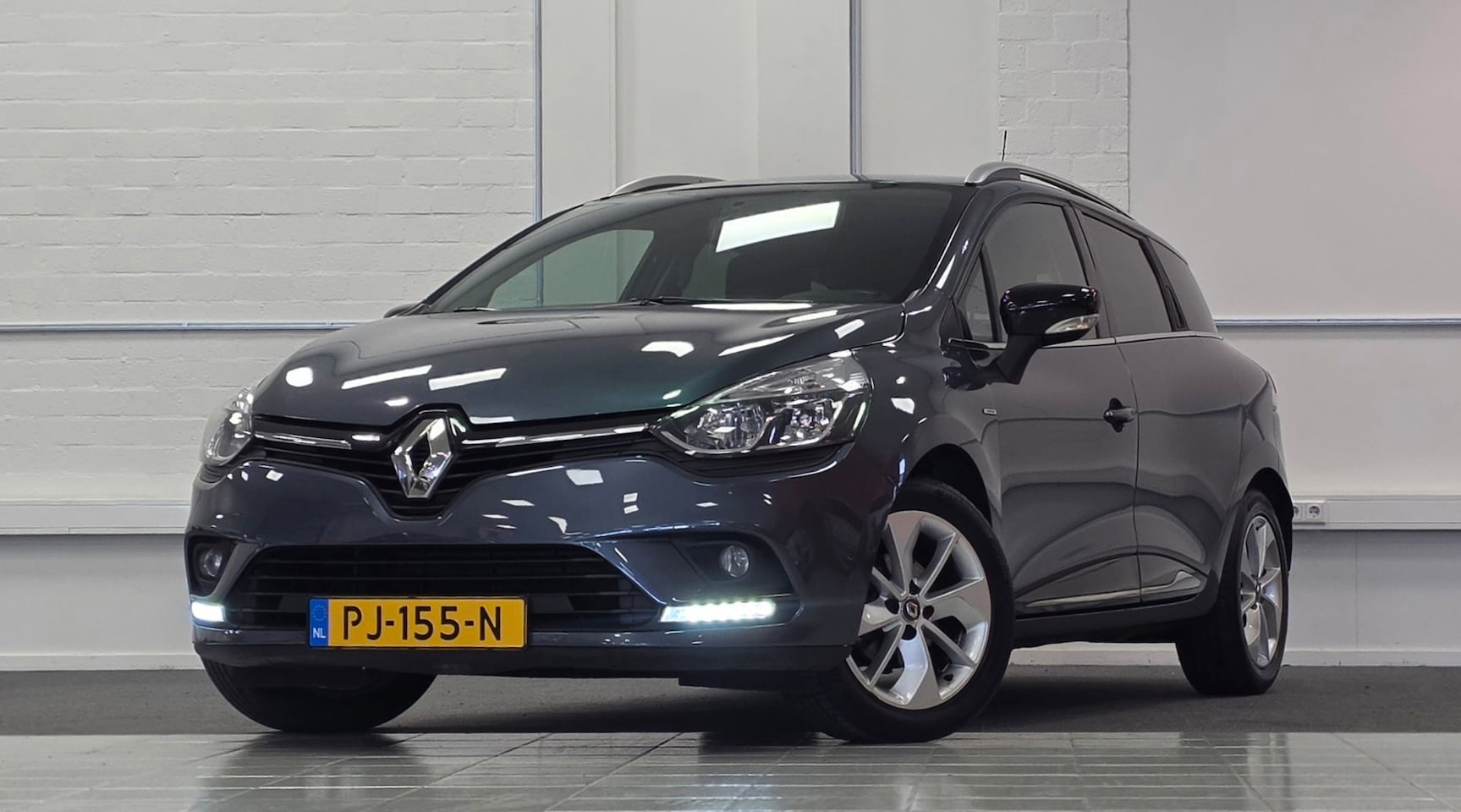 Renault Clio Estate - 0.9 TCe Limited 2e Eigenaar Trekhaak Navi Cruise Mooi! - AutoWereld.nl