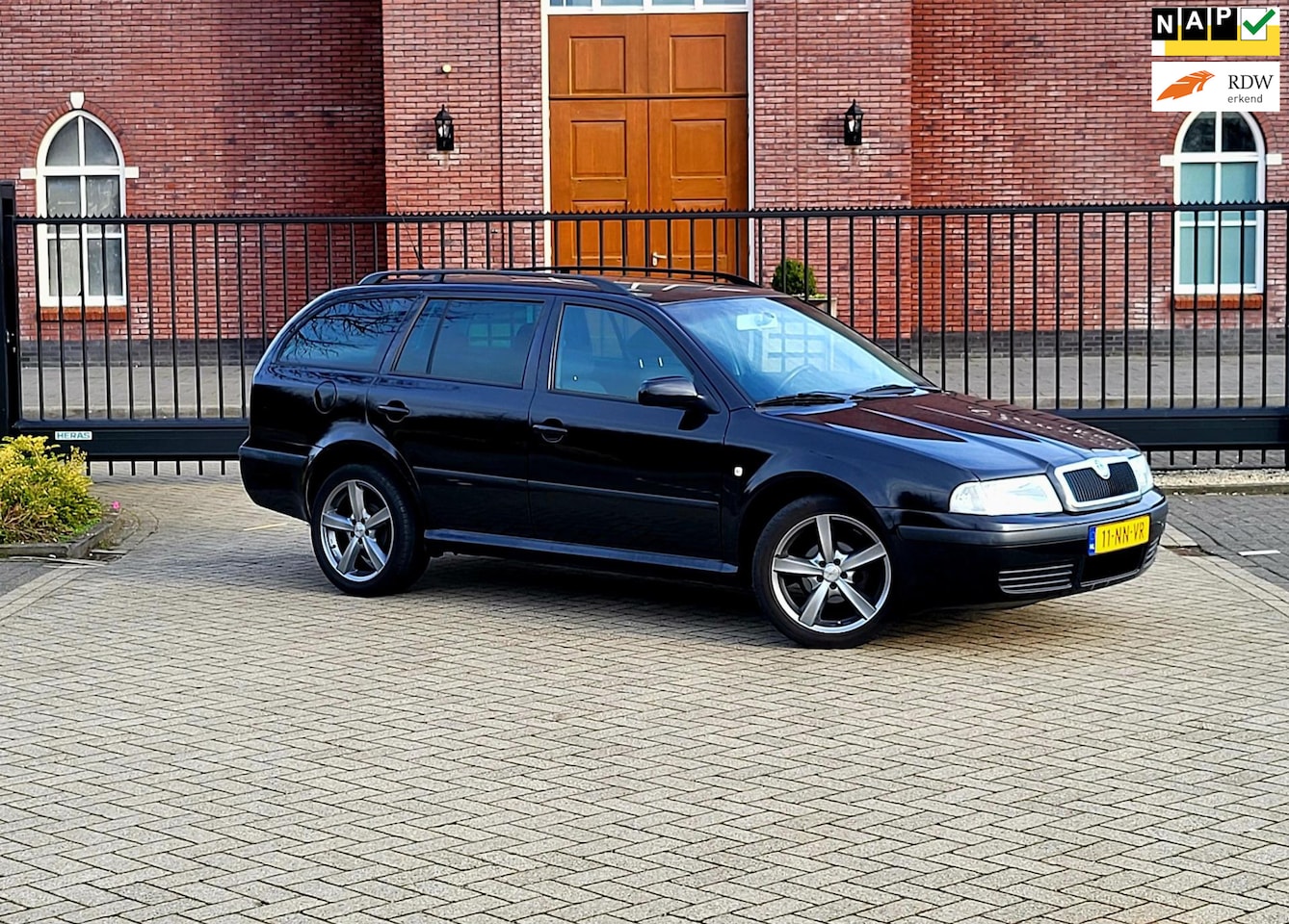 Skoda Octavia Combi - 1.6 Rider / Airco / Cruise Control / Nap / Trekhaak - AutoWereld.nl