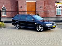 Skoda Octavia Combi - 1.6 Rider / Airco / Cruise Control / Nap / Trekhaak