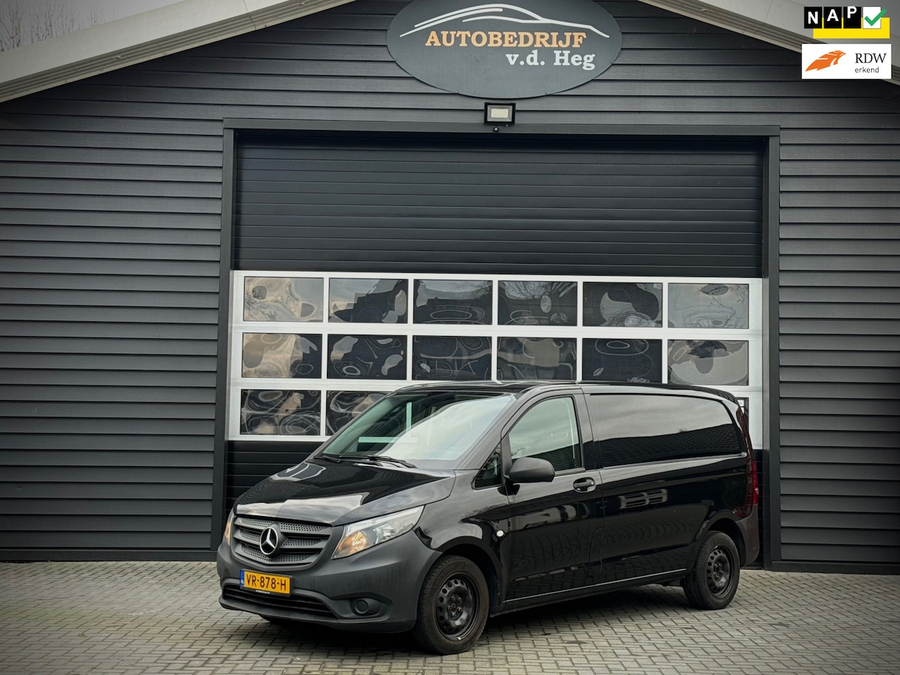 Mercedes-Benz Vito - 111 CDI zwart trekhaak - AutoWereld.nl