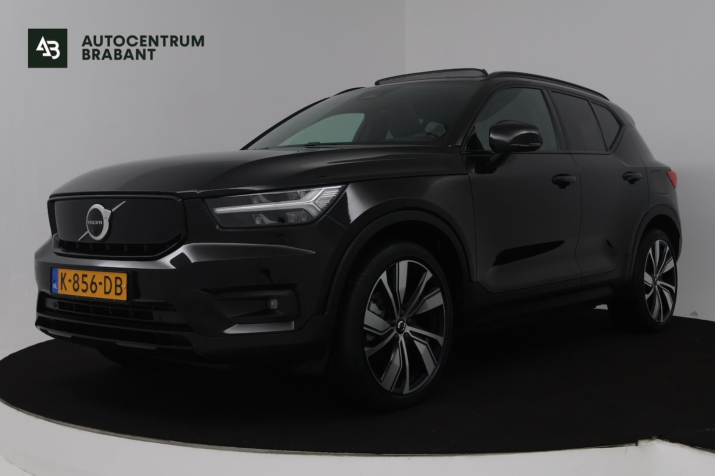 Volvo XC40 - Recharge P8 AWD R-Design (PANORAMADAK, HARMAN/KARDON, STUUR/STOEL VERWARMING, CAMERA, PARK - AutoWereld.nl