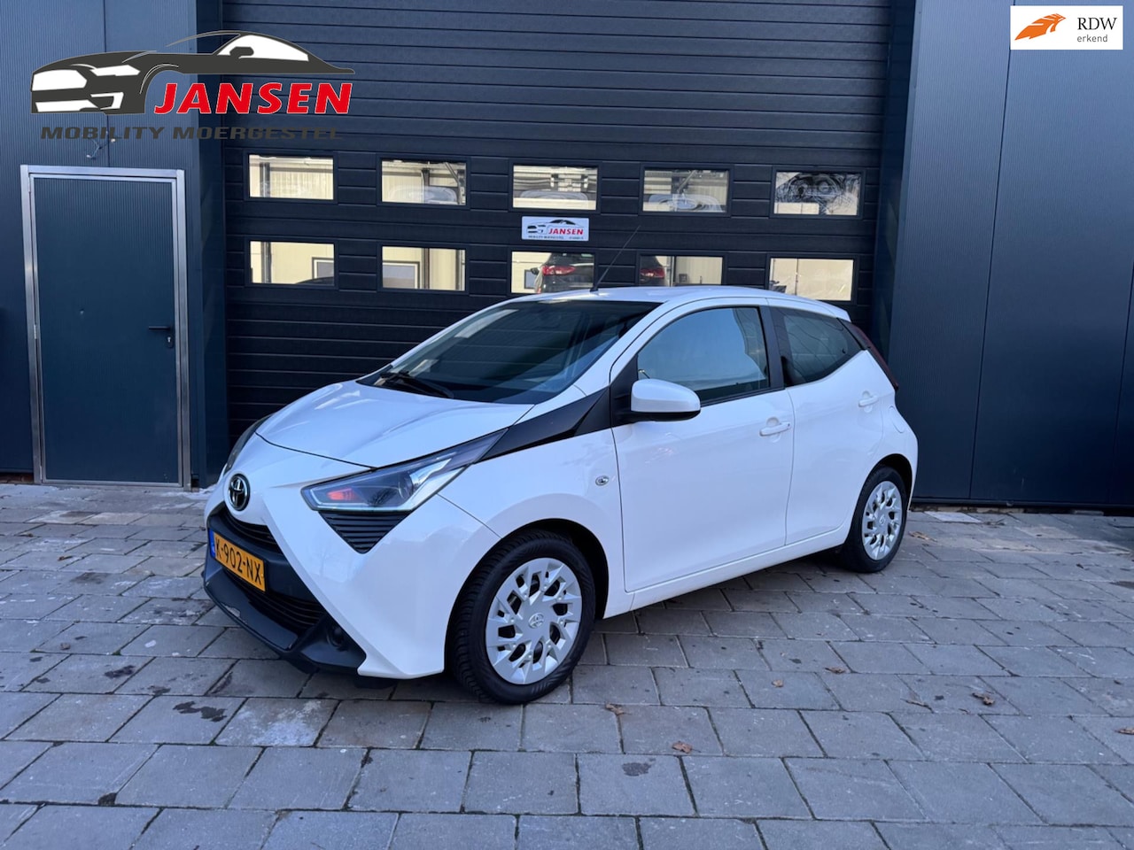 Toyota Aygo - 1.0 VVT-i x-play | Camera | CarPlay | Airco | Limiter - AutoWereld.nl