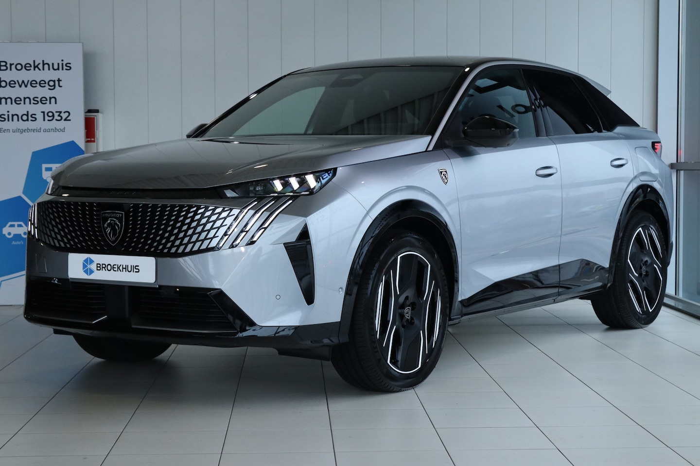 Peugeot e-3008 - GT Exclusive | Elektrische parkeerrem | Extra getinte achterste zijruiten en achterruit - AutoWereld.nl