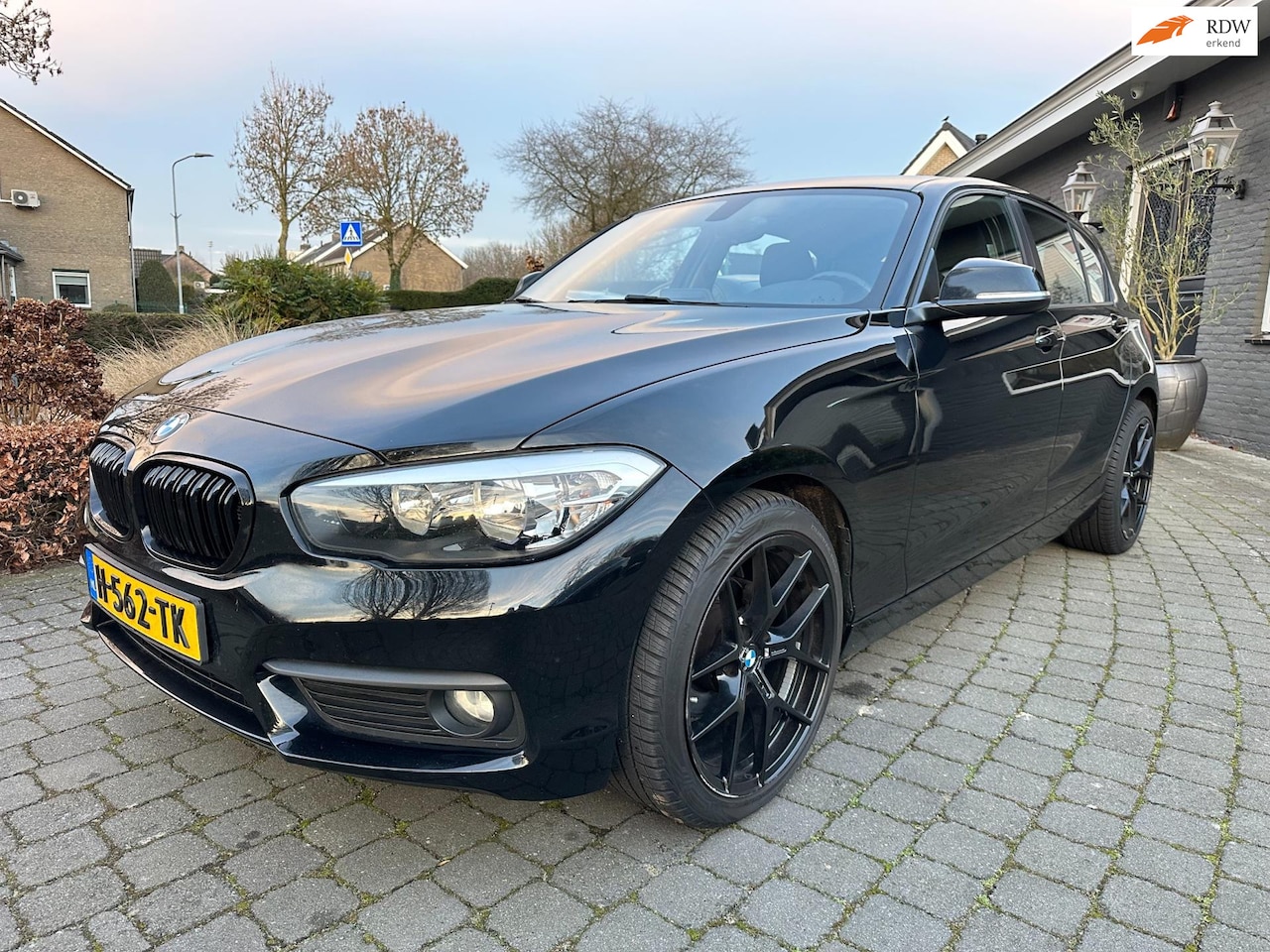 BMW 1-serie - 118i Centennial High Executive 18" M-Sport - AutoWereld.nl