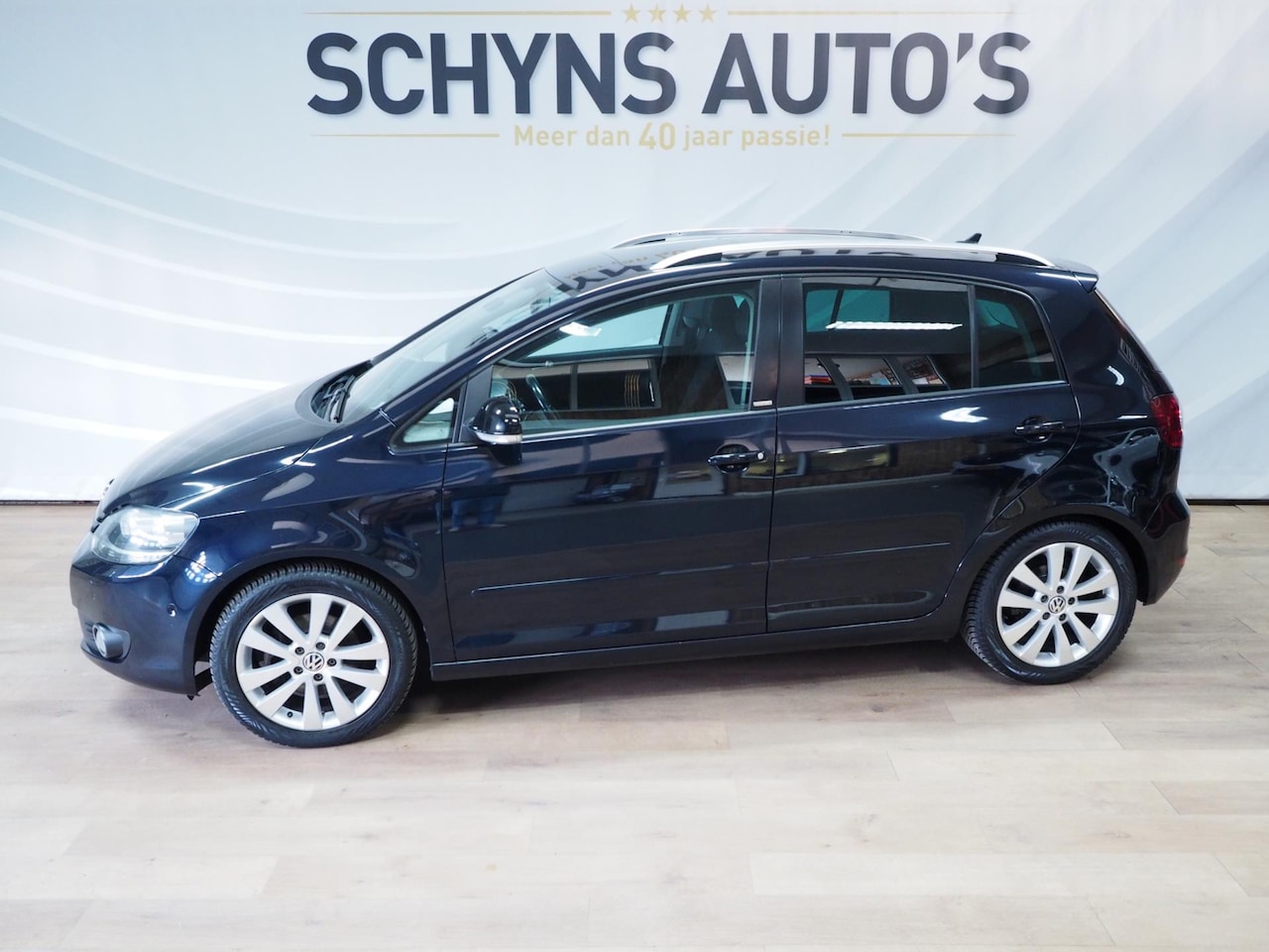 Volkswagen Golf Plus - 1.4 TSI Highline Parkdistance/Stoelverwarming/TSI/Style-design/Trekhaak/Parkeerhulp - AutoWereld.nl