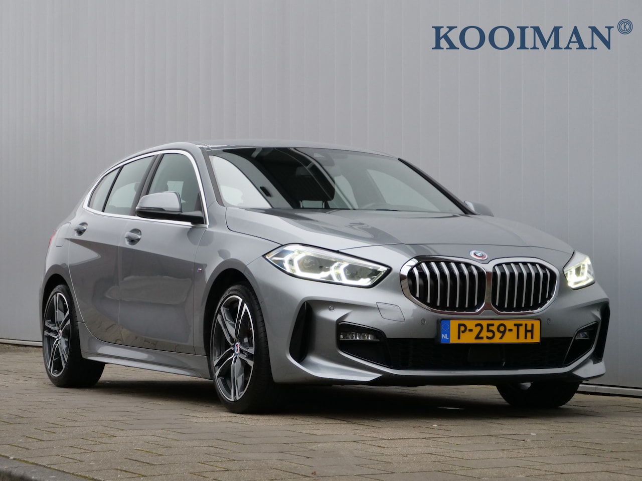 BMW 1-serie - 116i Business Edition Plus 109 Pk Navigatie / Apple Carplay / Camera / Leer / DAB - AutoWereld.nl