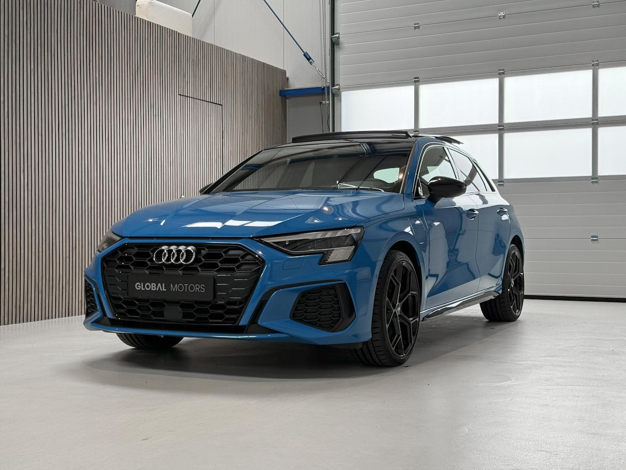 Audi A3 Sportback - 45 TFSI e S edition Competition 245PK - S LINE - RS STOELEN - PANORAMADAK - TURBO BLAUW - - AutoWereld.nl