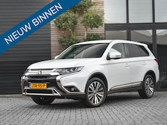 Mitsubishi Outlander - 2.0 Business Edition Navigatie Carplay Alcantara Bekleding 18 inch velgen Elektrische acht
